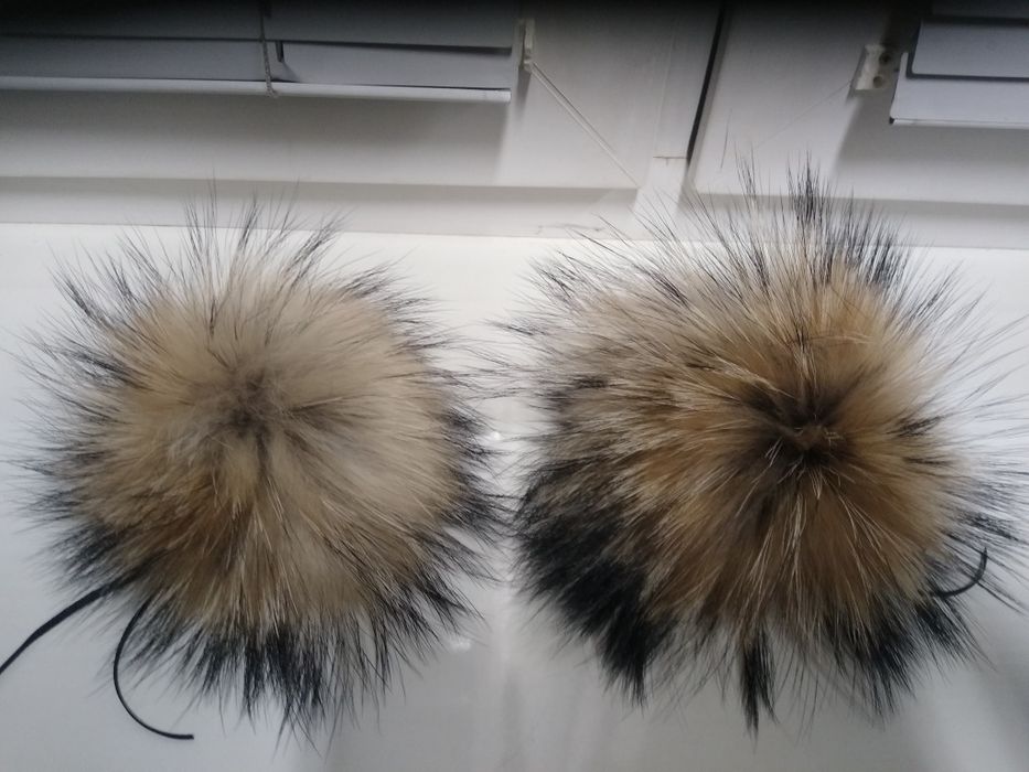 Pompony z jenota naturalnego 4 szt