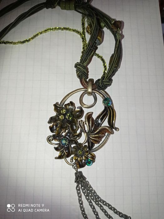 Колье красивое эффектное