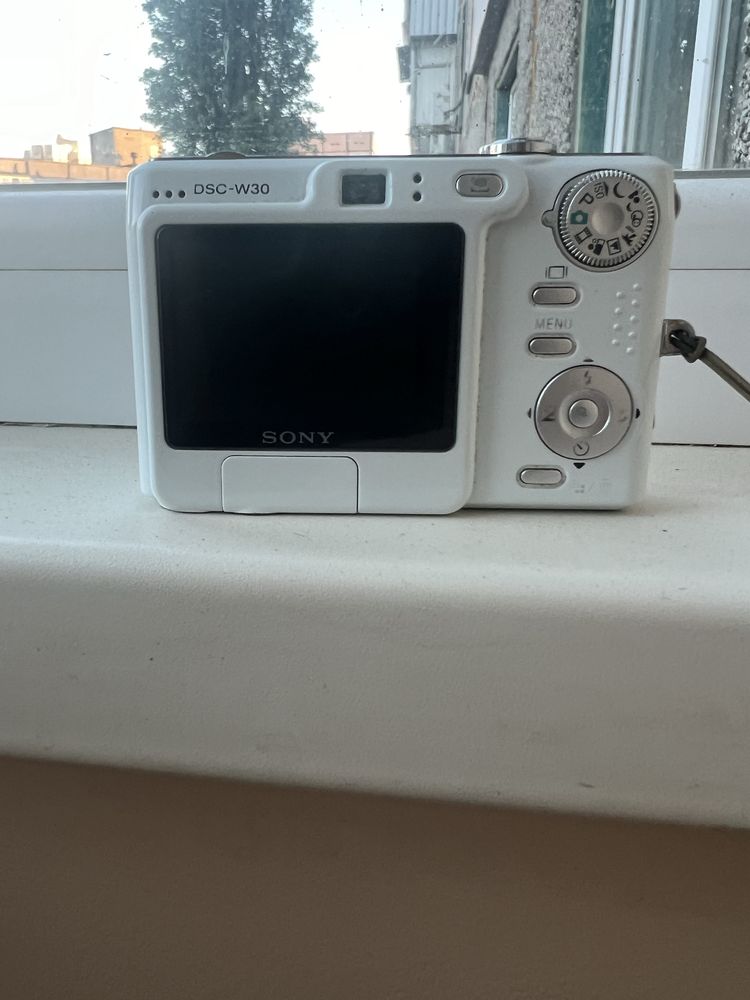 Цифровой фотоаппарат Sony W30