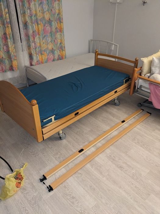 Медична кровать з електроприводом