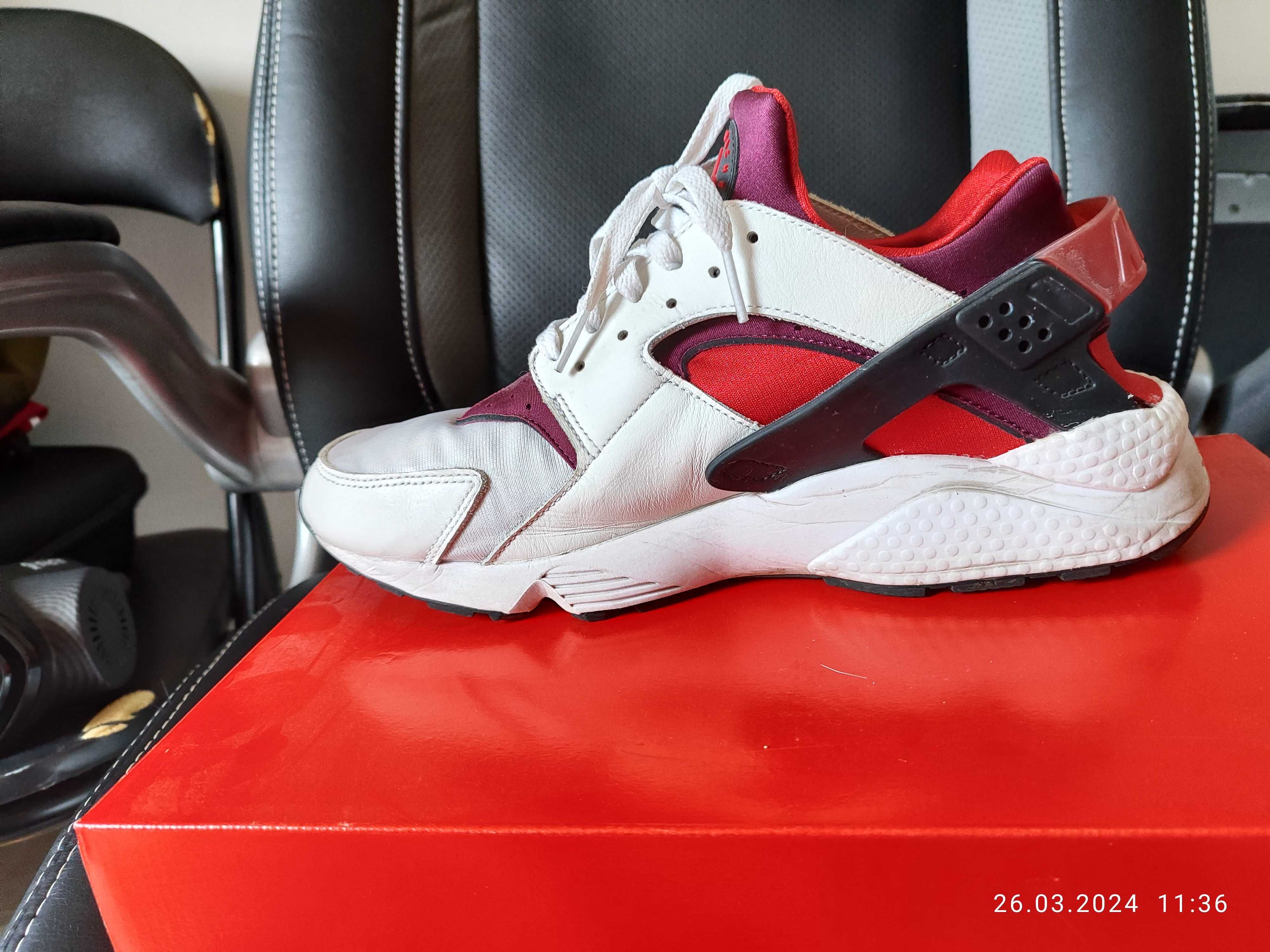 Nike Huarache Varsity Red