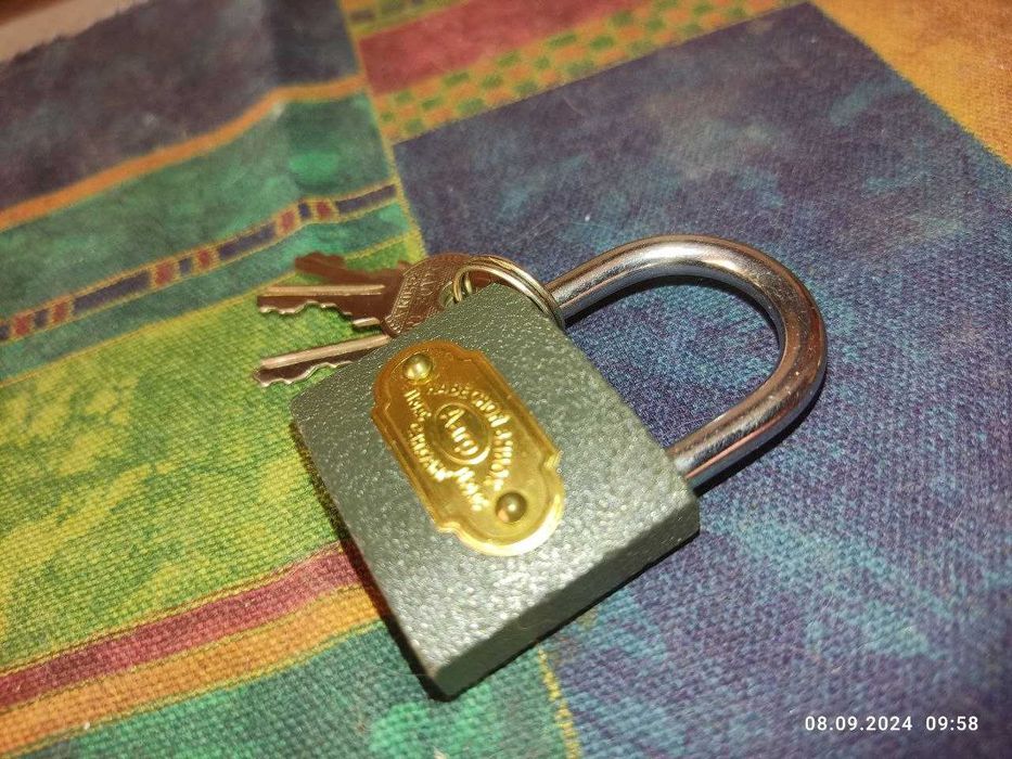 Навісний замочок