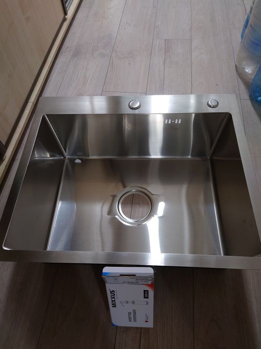 Продам мийку нову Kroner