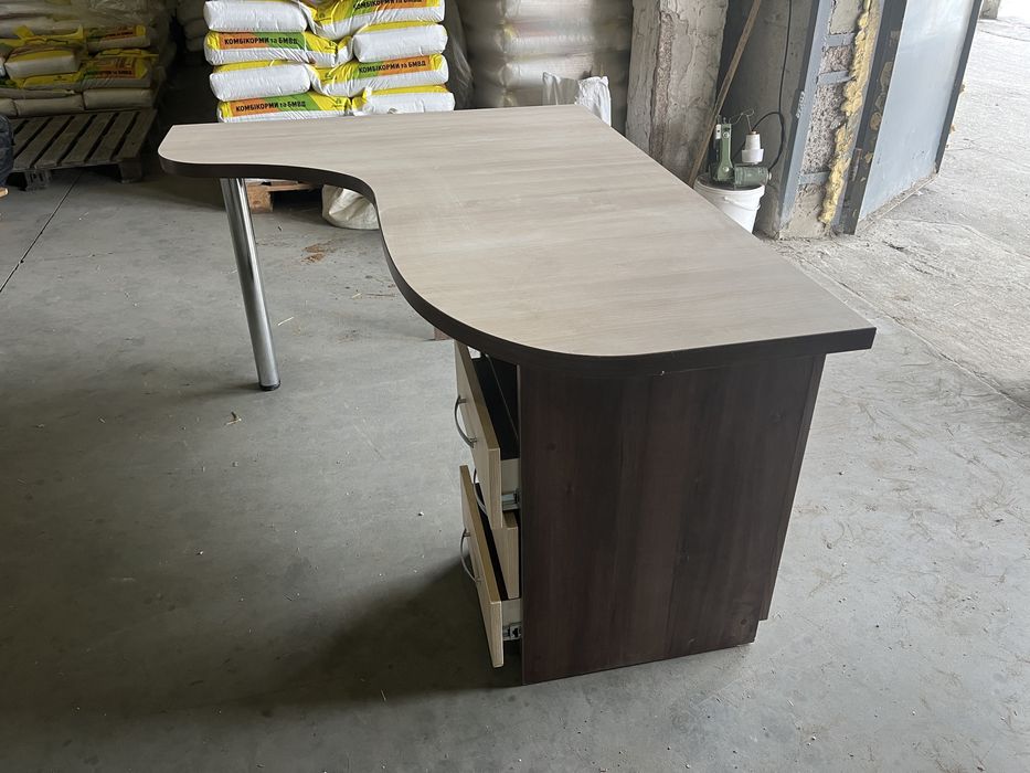 Стол писменный