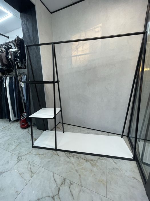 Стійка для одягу