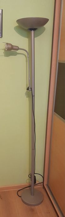 Lampa stojąca z regulacją światła