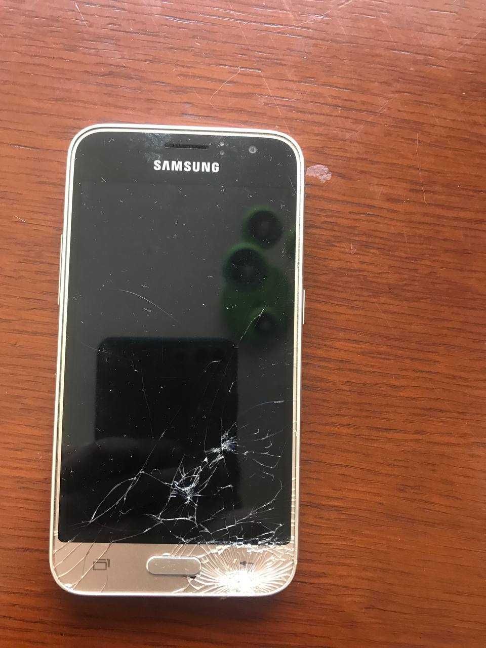 Продаю телефон на запчасти или под ремонт Samsung