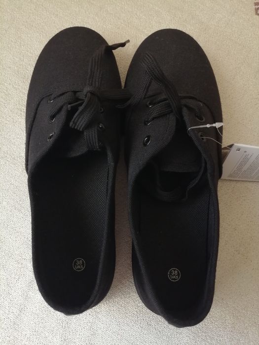 Nowe czarne tenisówki - 38