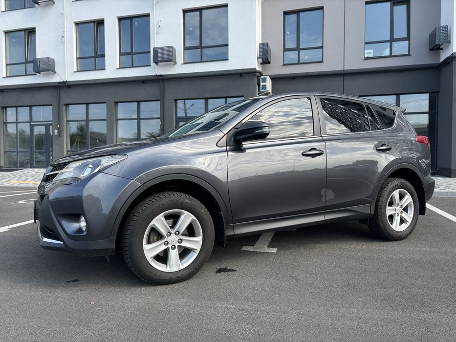 Toyota RAV4 2.2 diezel офіційний, без підфарбувань
