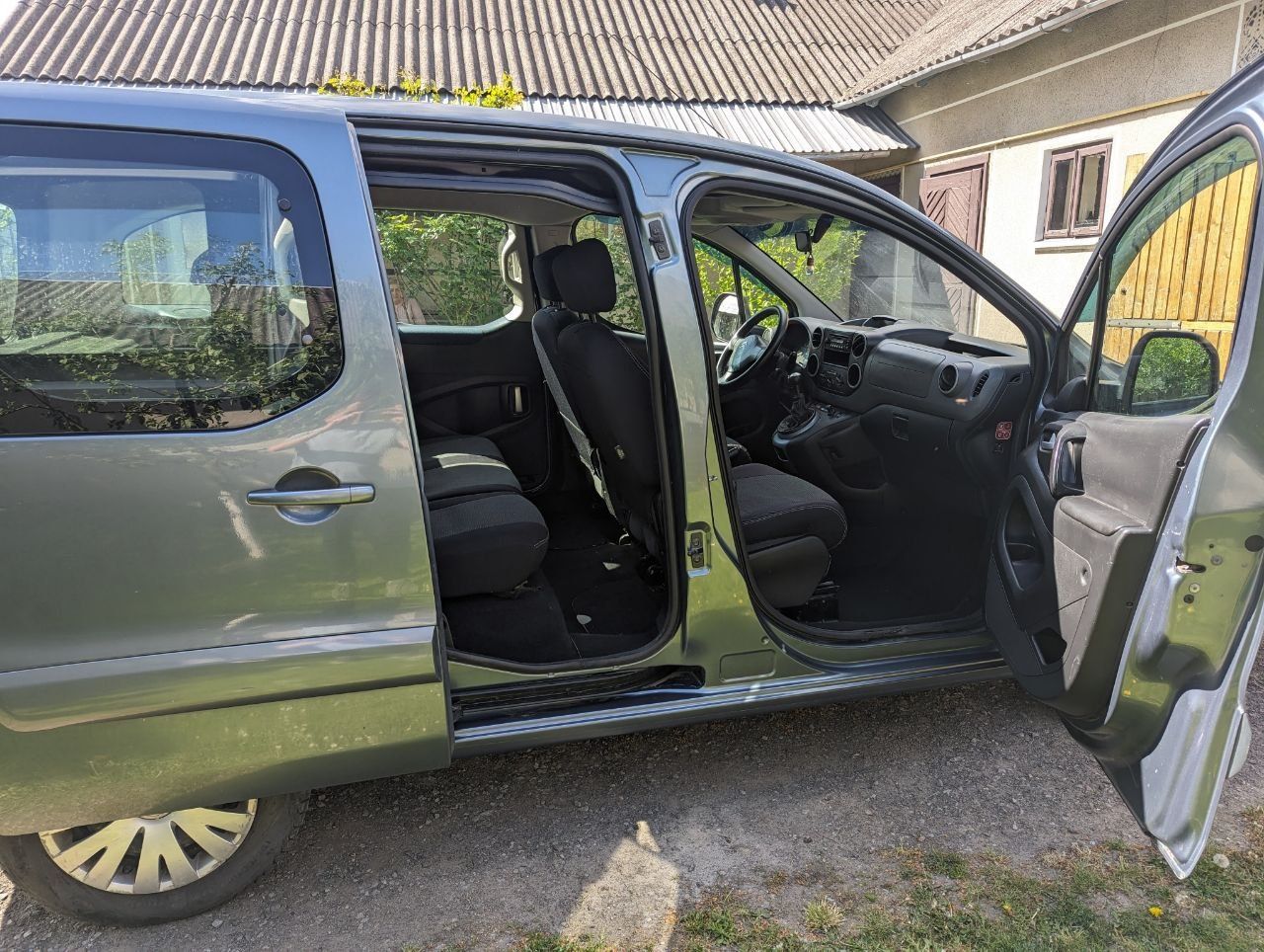 Продається доглянутий сімейний автомобіль Citroen Berlingo 2011