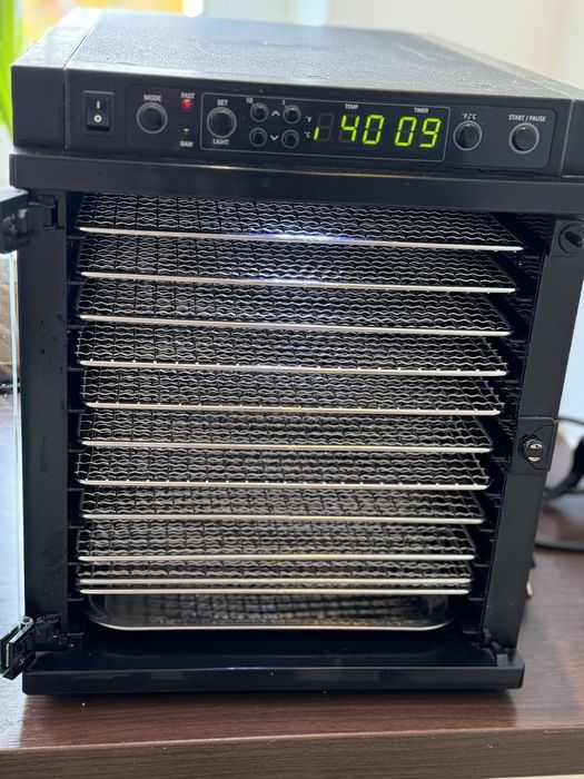 Suszarka do owoców, warzyw i ziół z metalowymi tackami Sedona