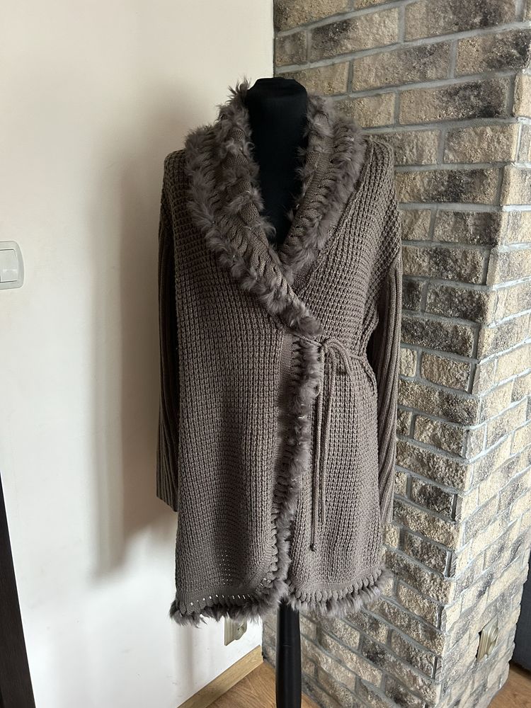 Ciepły długi jesienny sweter wełniany z futrem królika rozmiar L/40