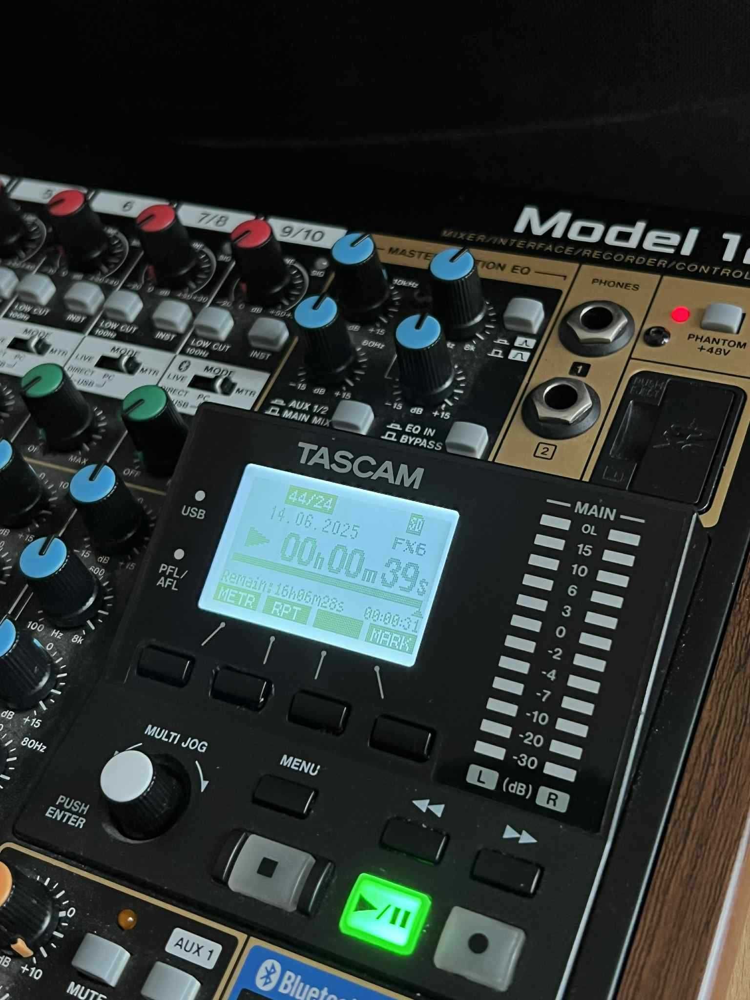 Tascam Model 12 używany mixer, rejestrator, interface USB - 10 kanałów