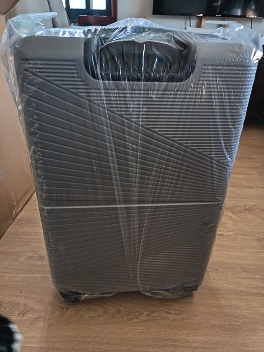 Mala nova de 23kg pagamento somente em dinheiro