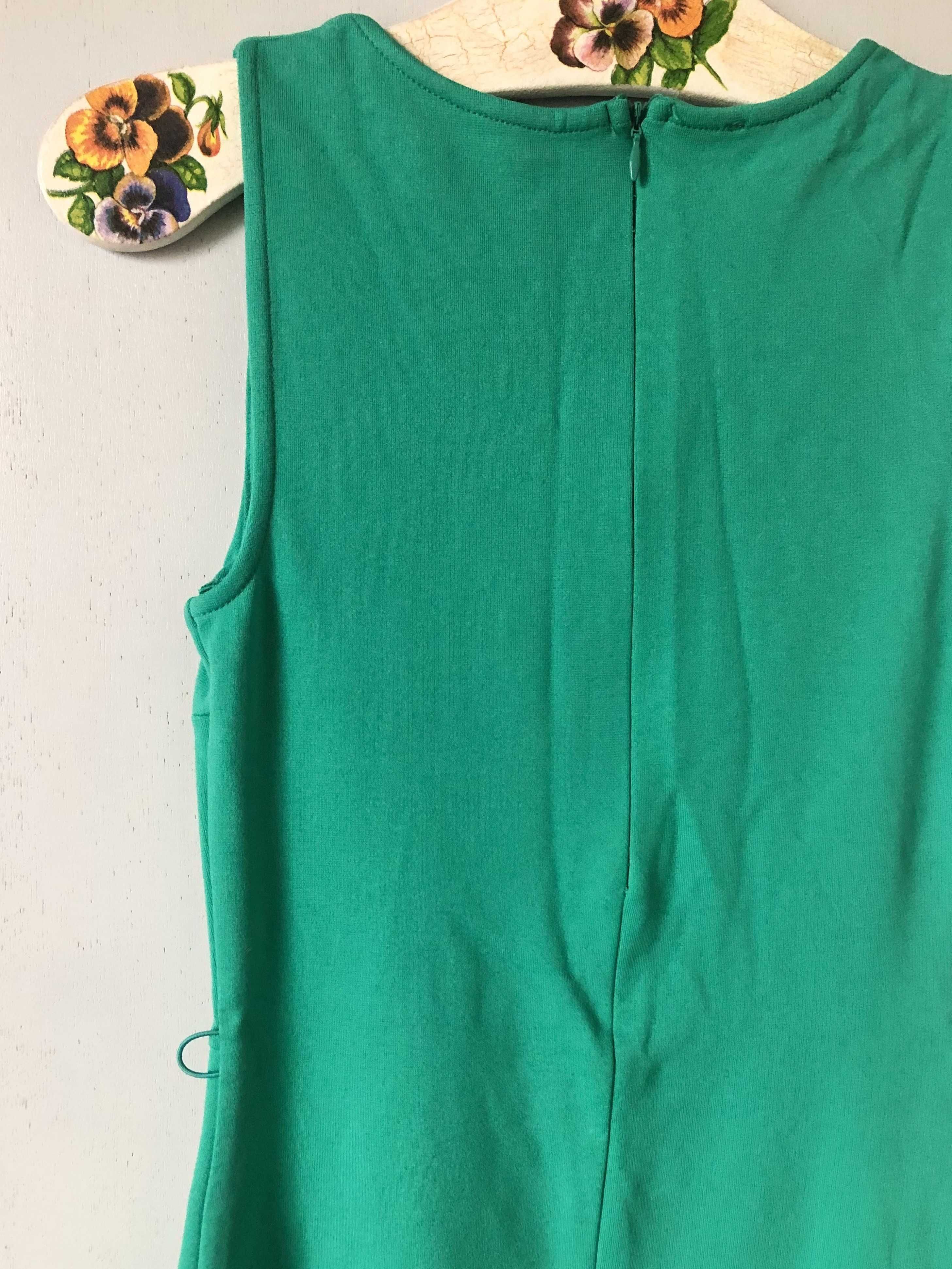 Zielona sukienka mini z asymetrycznym dołem Mohito
