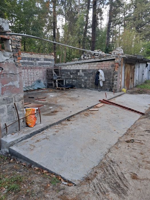 Продам місце під гараж