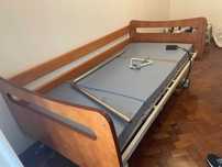 Cama articulada elétrica (com barras laterais amovíveis e apoio)