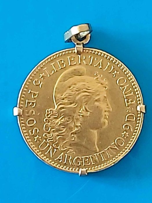 Pendente com 5 pesos da Argentina em Ouro Puro do ano  1887