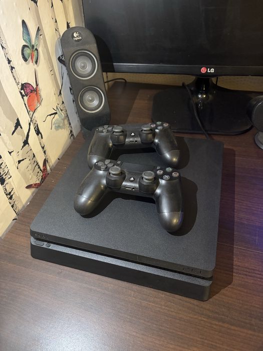 Konsola ps4 slim z grami