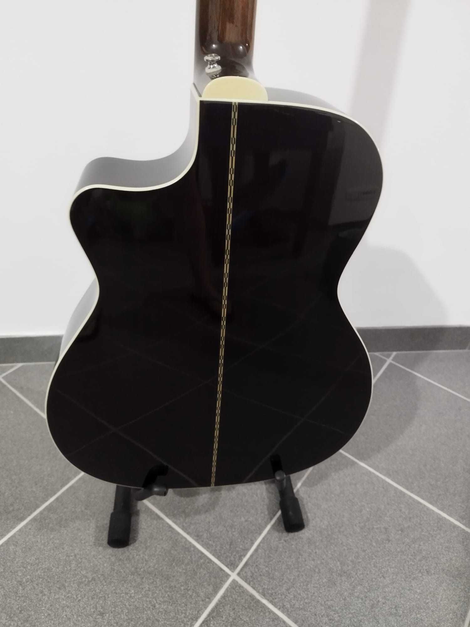 Guitarra acústica GUILD OM-150 CE