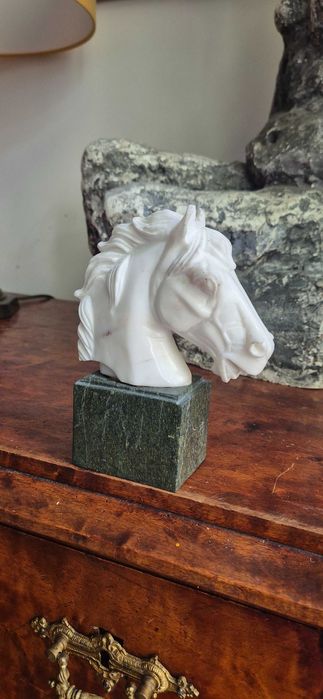 Aukcyjna Rzeźba popiersie konia z marmuru Michał Anioł Włochy antyk