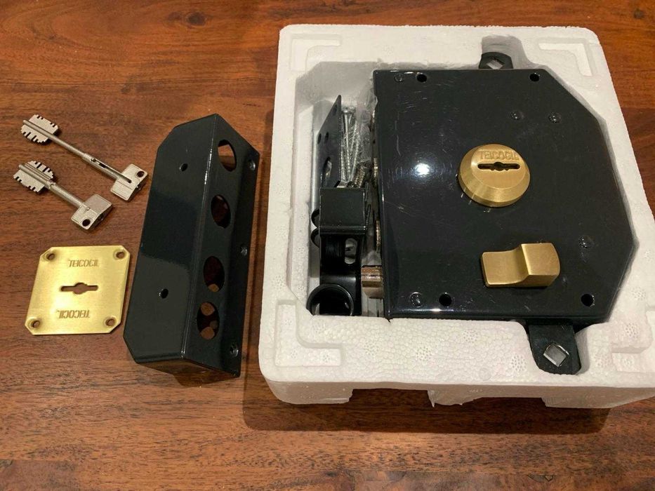 Fechadura da porta frontal, novo / Front door lock, new