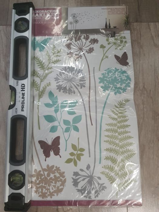 Naklejki na ścianę  60 cm