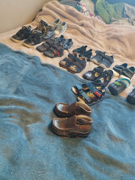 Sprzedam 17 par bucików dla chłopca od 20-24 markowe