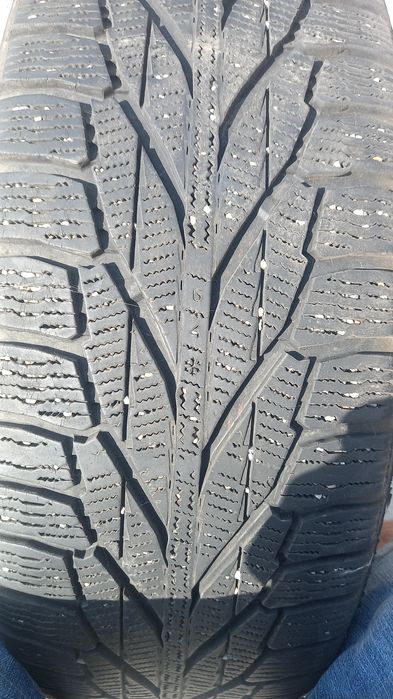 Шини 215-60 R17 100R Nokian Hakkapeliitta R2 suv