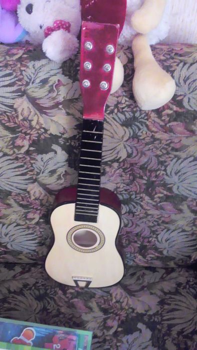 Детская гитара, дерево