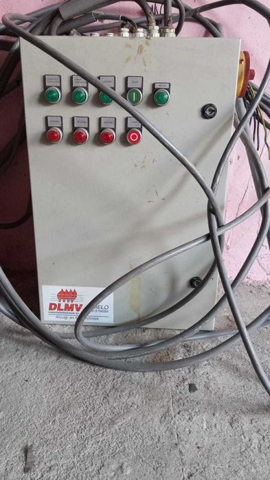 Odciąg trocin z wytrząsarką, 40 m rur i kontener 6m dł. DLMV USA