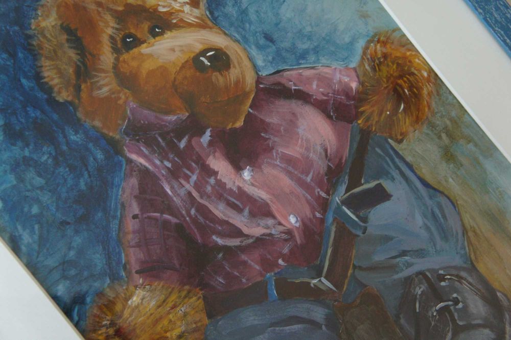 Miś w koszuli - ręczna sygnowana grafika w ramie obraz 54x44 cm szkło