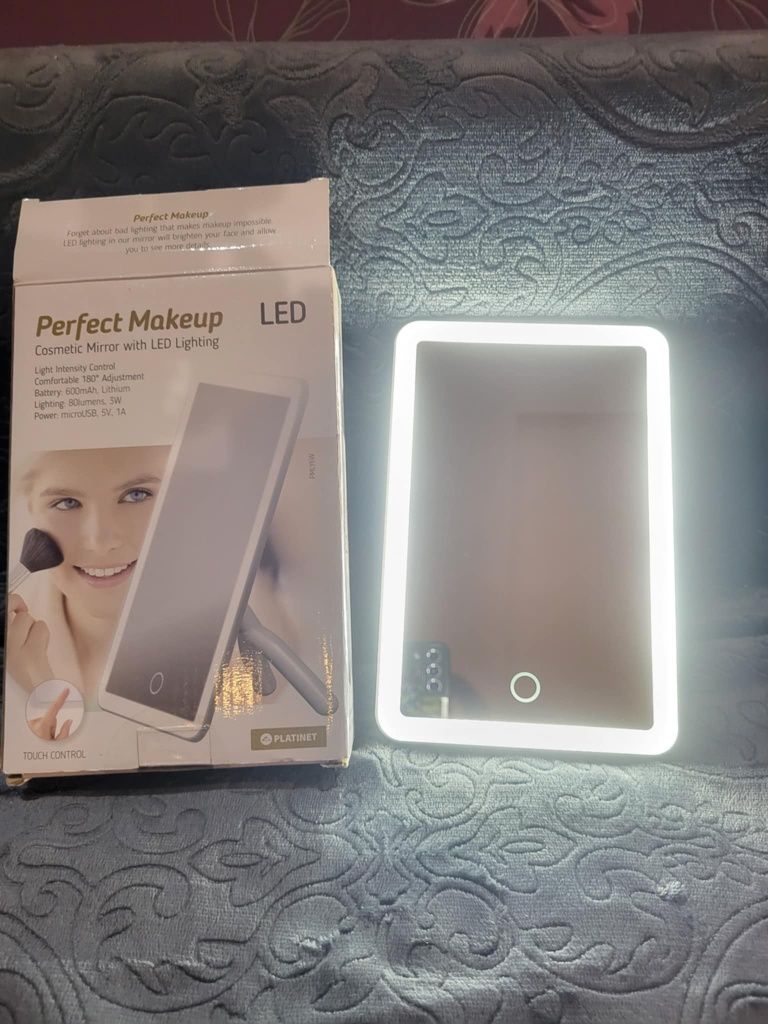 Lusterko led     .