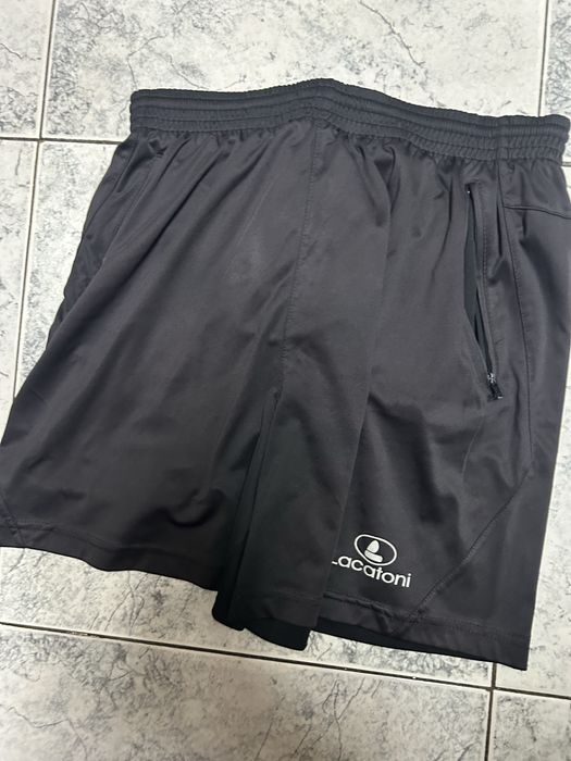 Roupa, saco e bandeiras de arbitragem