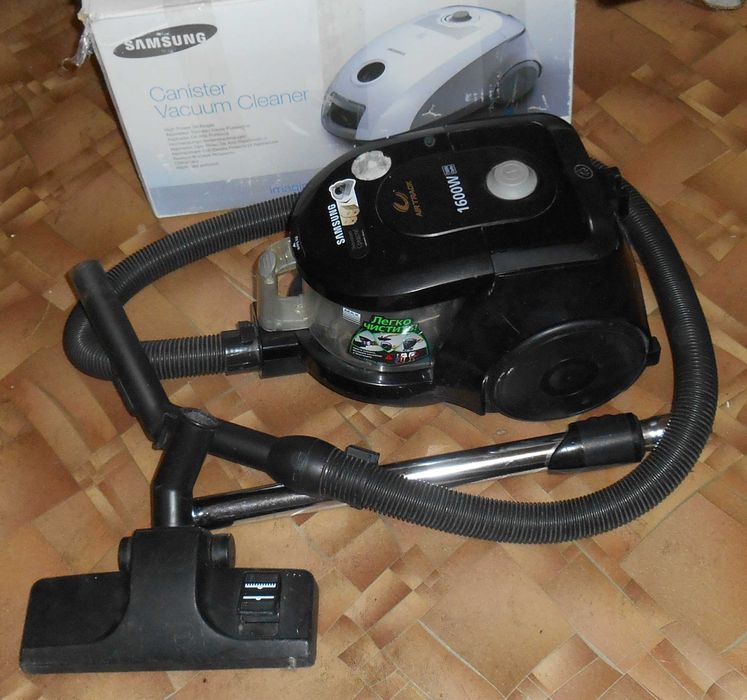 Пылесос Samsung контейнерный, тянет хорошо