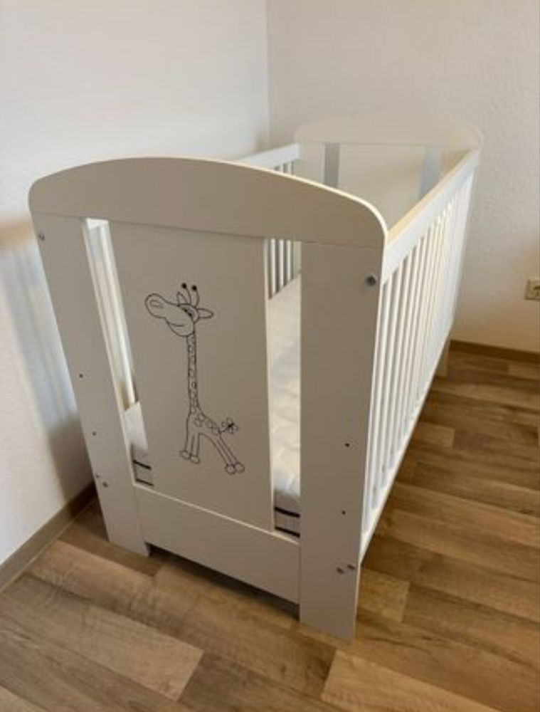 Łóżeczko KLUPŚ z serii Żyrafka 120/60 z materacem