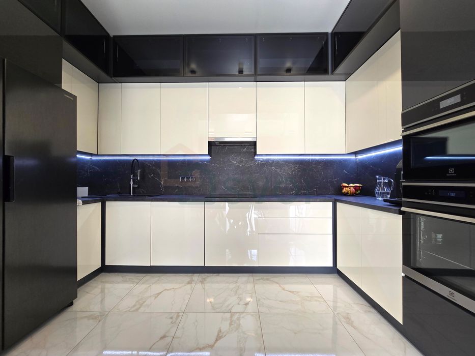 Ліс, тиша, басейн, баня, камін — все, що треба для життя. Лісова Буча