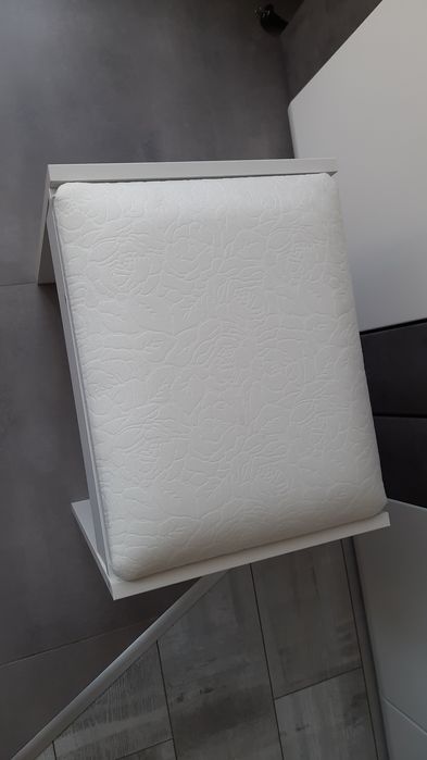 Taboret pufa nowy do toaletki