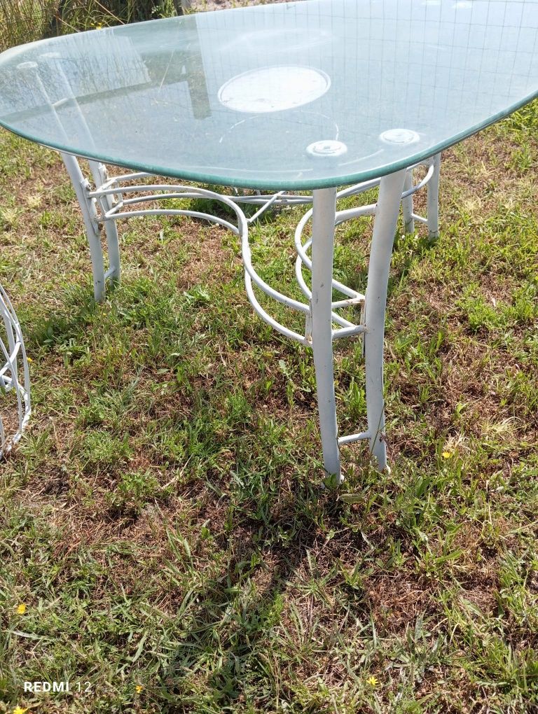 Conjunto de mesa e bancos