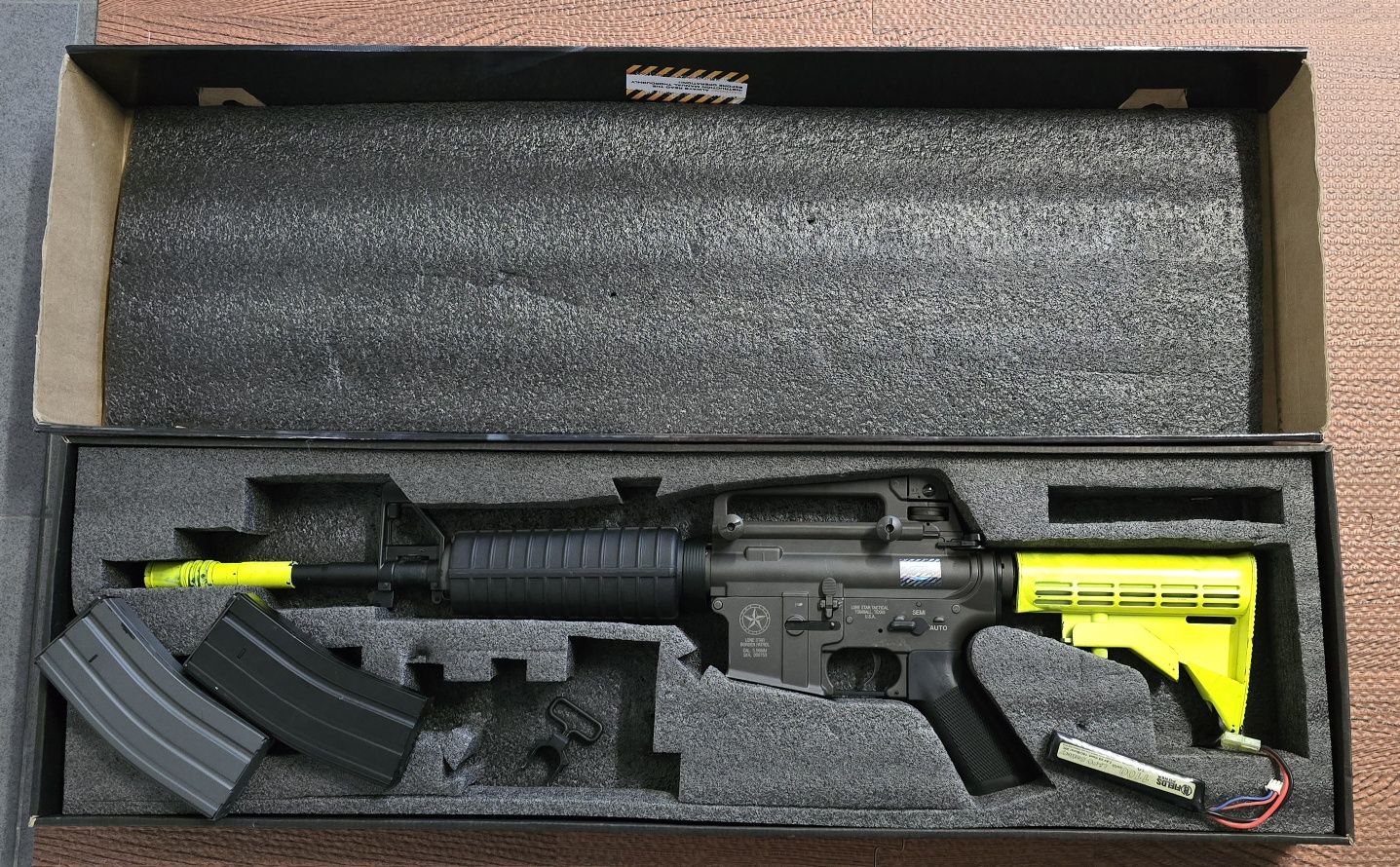 Lone Star Border Patrol M4 Airsoft + carregador