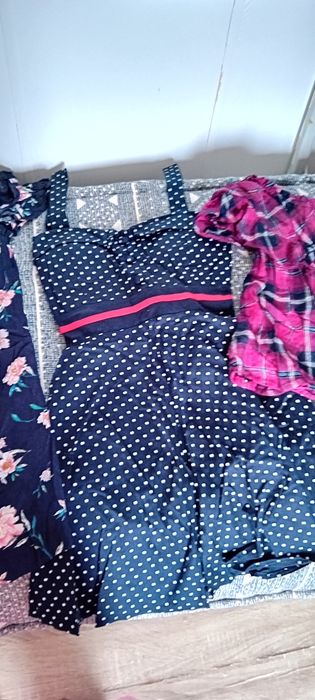 Lote roupa senhora 7 sacos com blusas, t-shirts, vestido, tops, calças