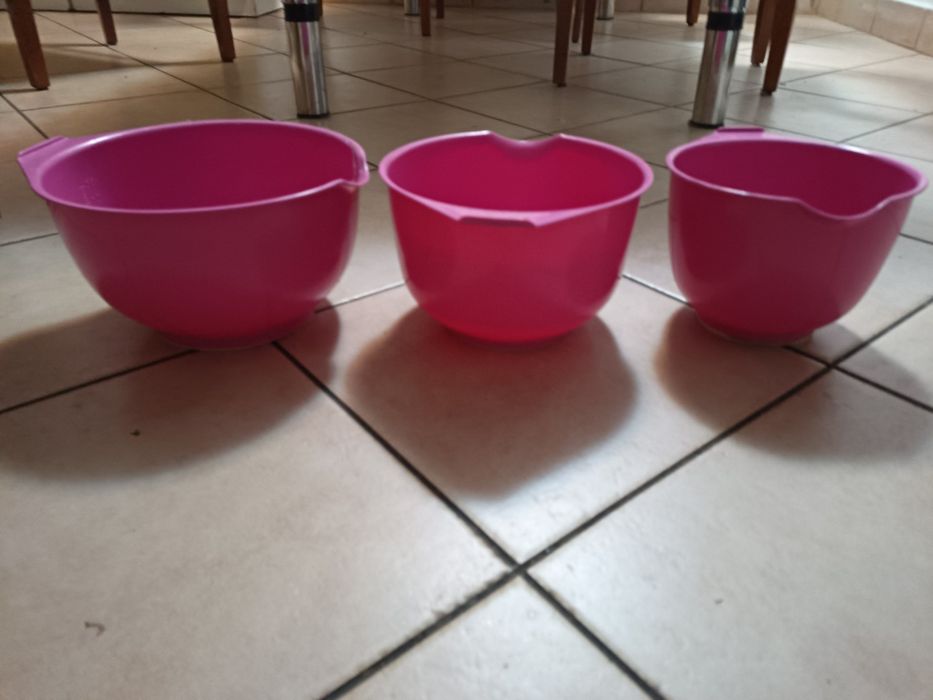 Zestaw 3 miski plastikowe różnej wielkości 16 18 21