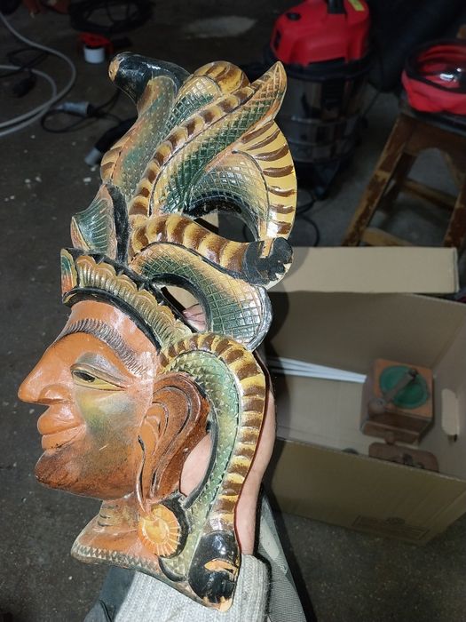 Mascara de madeira feita a mao muito antiga