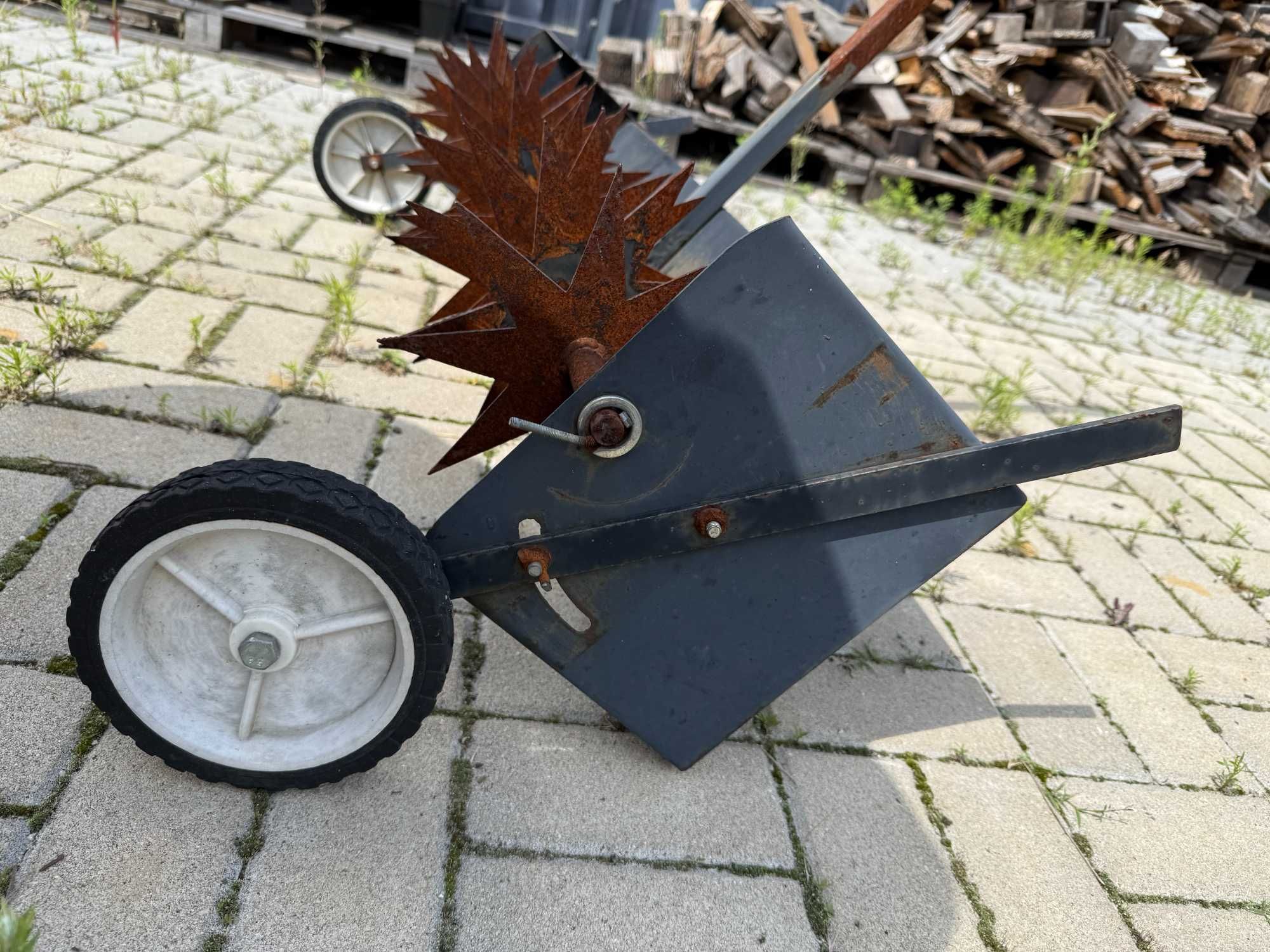 Areator ogrodowy do traktorka / kosiarki – napowietrzanie trawnika