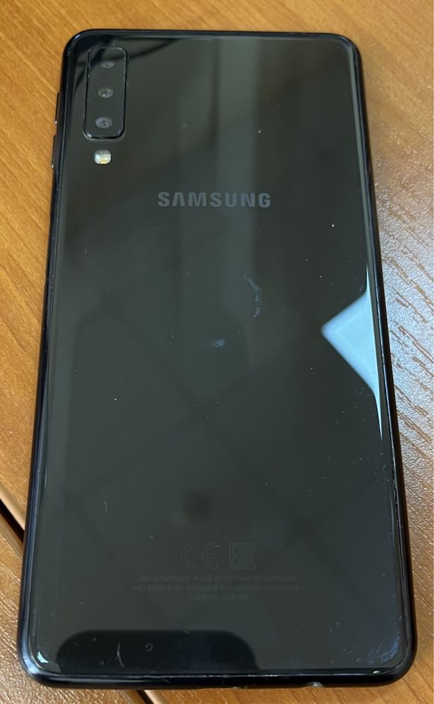 Продам смартфон Samsung A7, 4/64GB, 2018