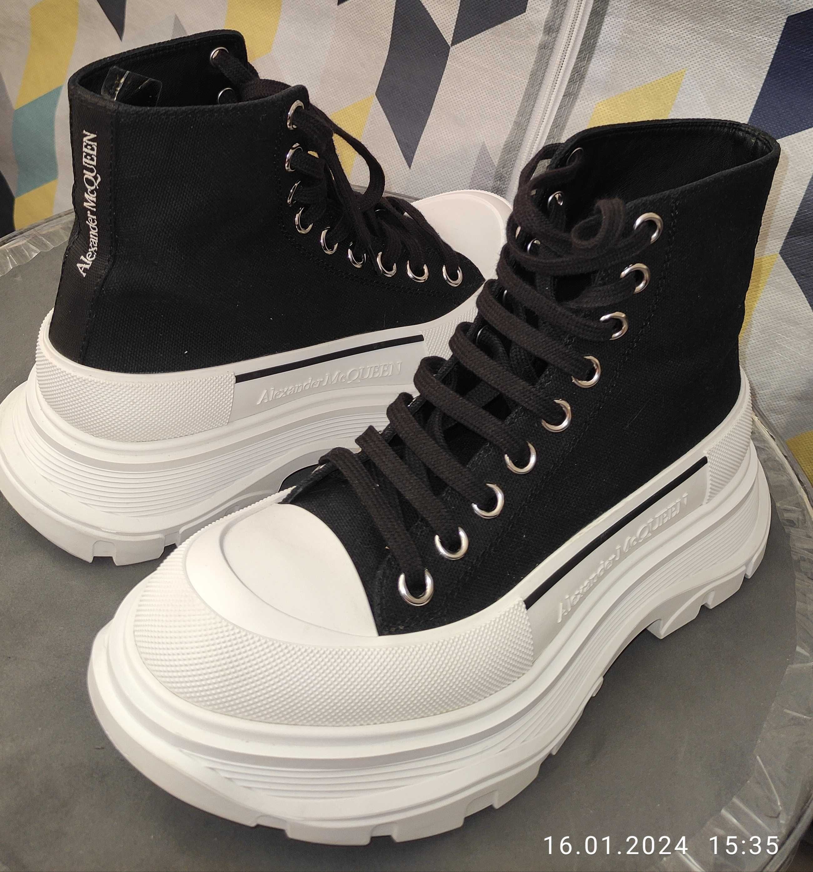 Ботинки Alexander McQueen Tread Slick, черные с белым