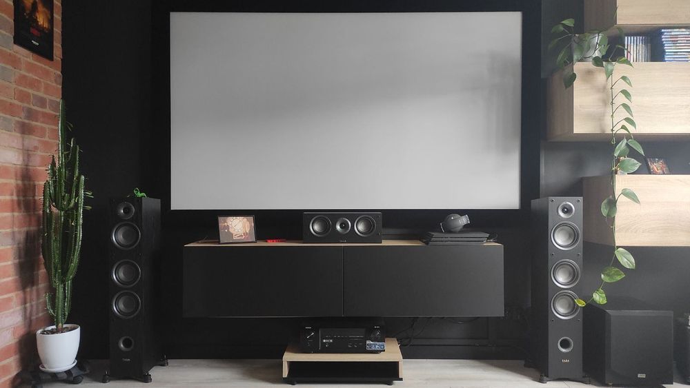 Ekran ramowy Kraftmann 92 " OŚWIETLENIE GRATIS