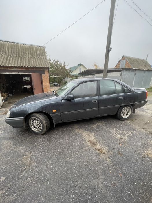 Продам своє авто опель омега А 2.0і