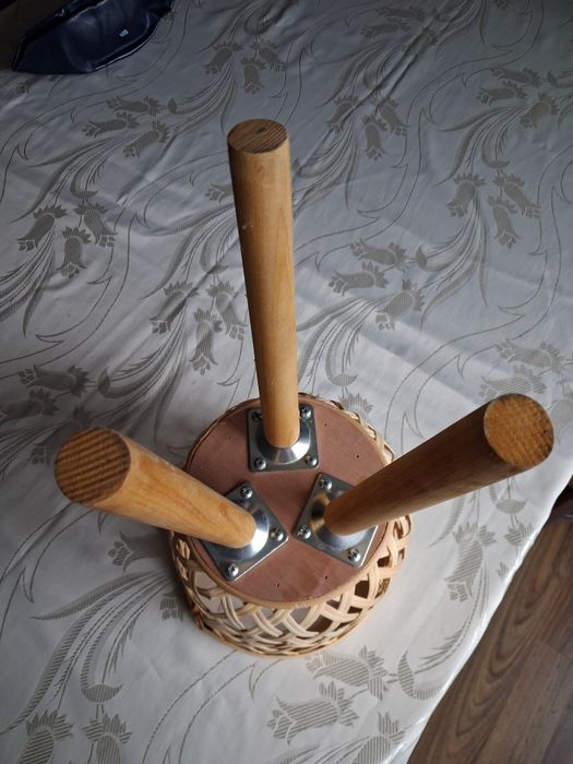 Drewniany stojak na kwiaty