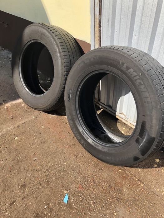 Opony letnie 235/65 R17.